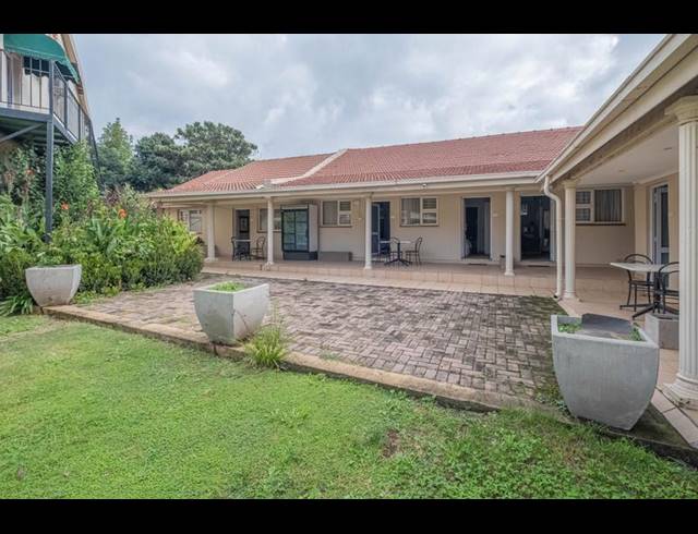 BUSINESS FOR SALE IN HYDE PARK